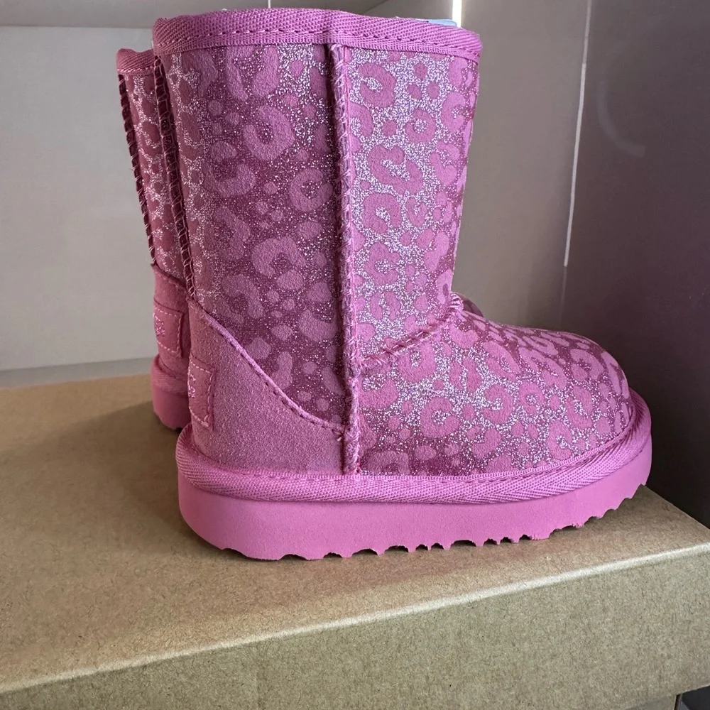Uggs - Girls' Classic II Glitter Leopard Print Boots - Walker, Toddler - Picture 3 of 7
